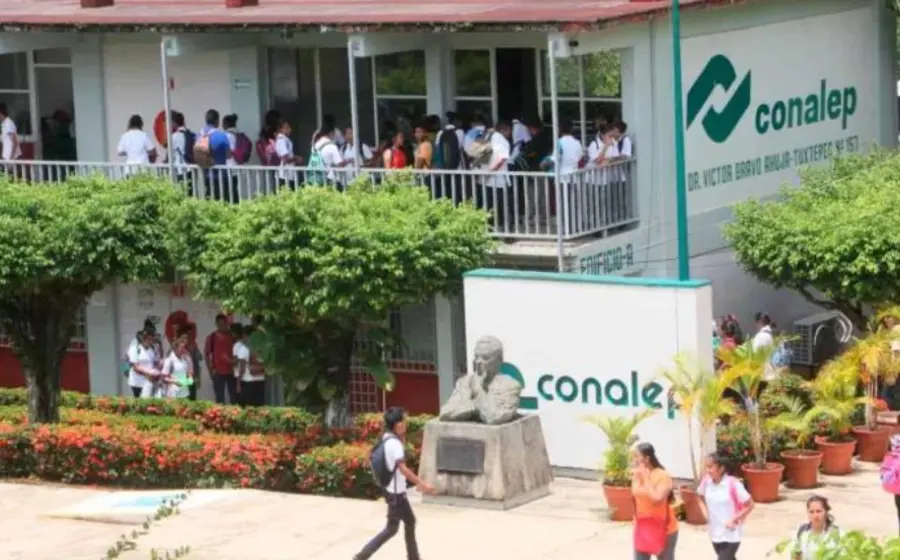 despiden_directora_en_conalep_oaxaca