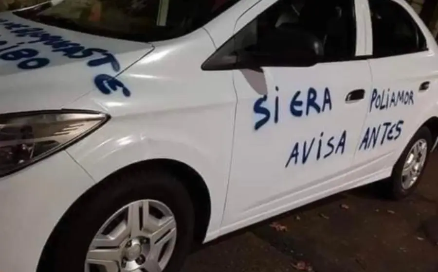raya_auto_de_expareja_infiel
