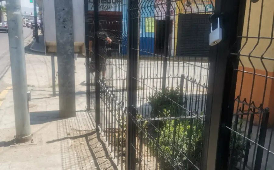 vecino_cerca_banqueta_colonia_libertad