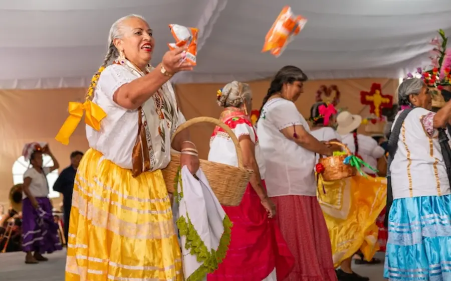 reconoce_dif_adultos_mayores_guelaguetza