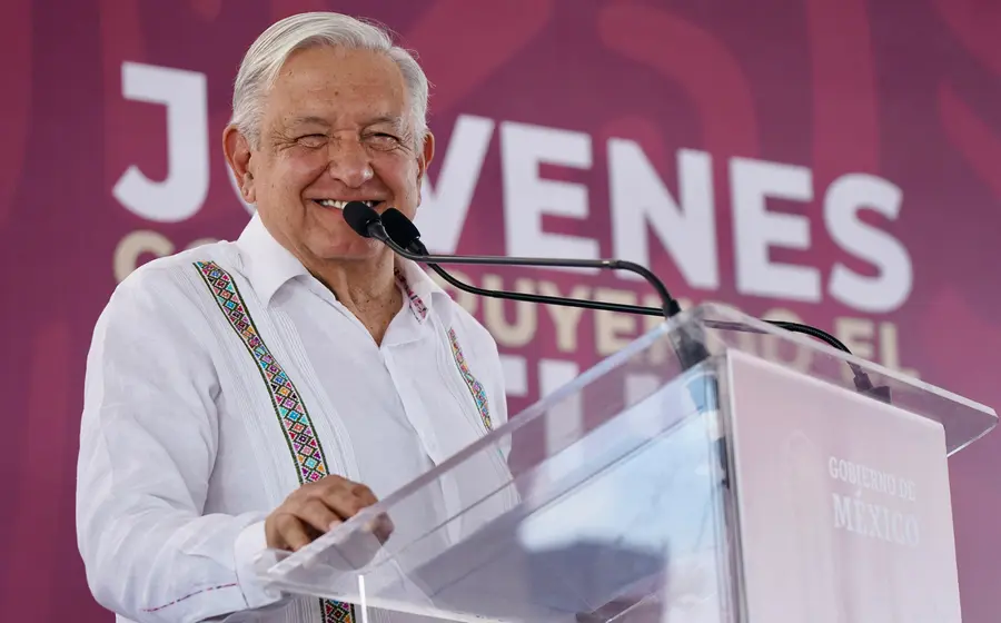 amlo-sonriendo-feli