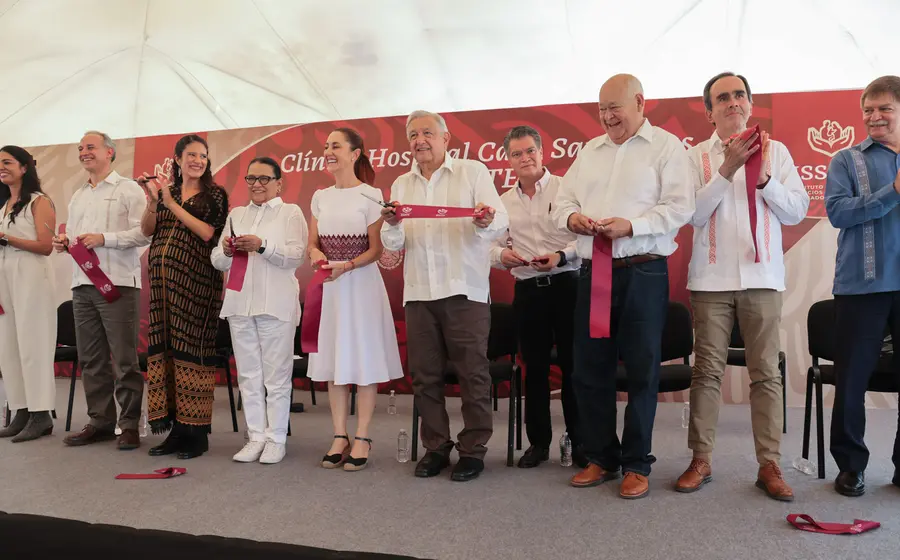 postal-amlo-y-amigos