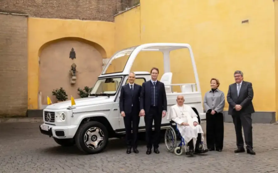 vaticano_auto_moderno