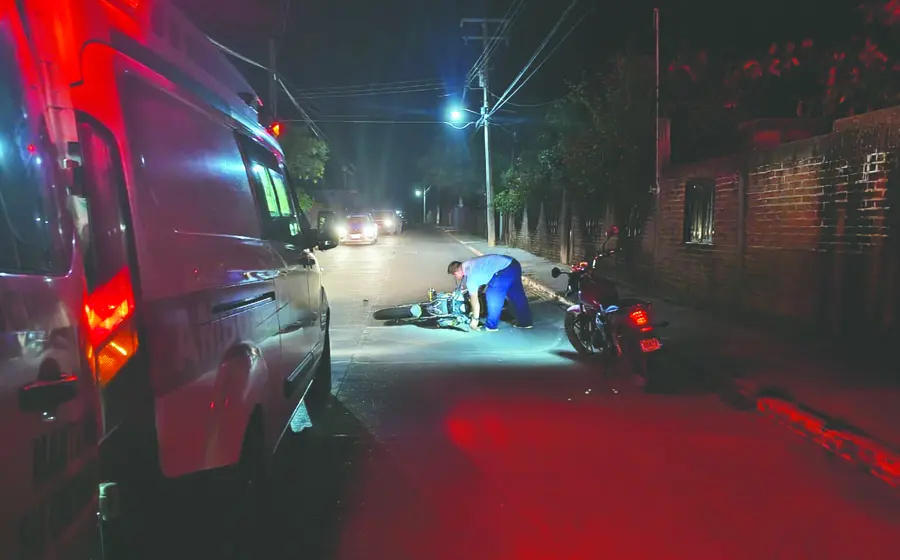 Al parecer, el hoy occiso manejaba en exceso de velocidad lo que provocaría el fatal accidente.