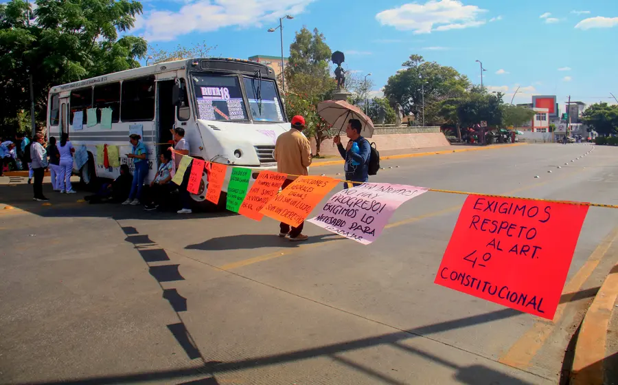 Emilio Morales - bloqueo en la fuente de 8 regiones por trabajadores sindicalizados de salud del hospital Aurelio Valdivieso (5)