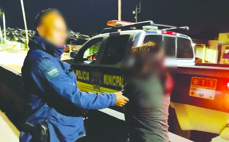 La mujer, de 34 años de edad, fue trasladada al cuartel de la Policía Municipal.