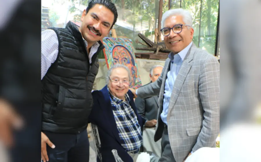 De izquierda a derecha, el alcalde electo, Ray Chagoya, el Lic. Ericel Gómez Nucamendi, presidente del Grupo NOTICIAS y Netzahualcóyotl Salvatierra.