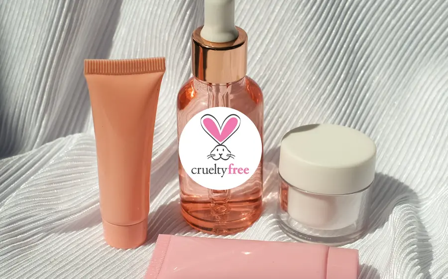 Esto significan los símbolos de las etiquetas de uso cosmético, según Profeco