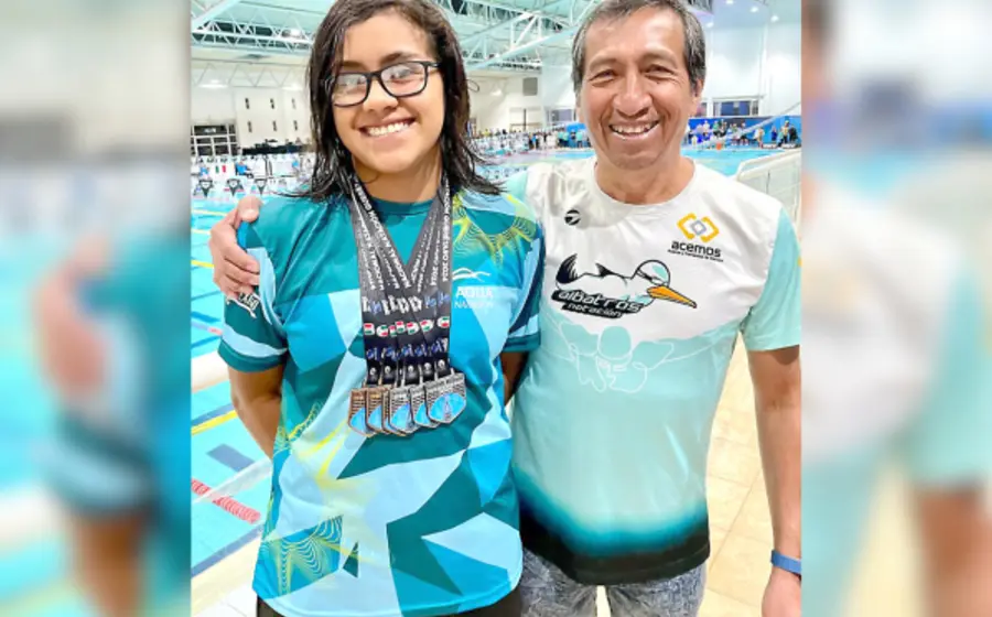 Con su entrenador, Guillermo Velasco Aragón