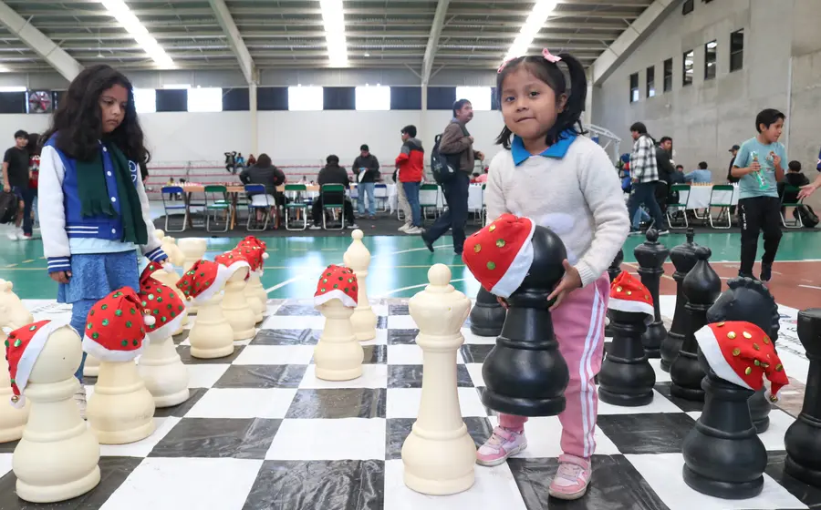 Se contó con la ya acostumbrada exhibición de ajedrez gigante, ahora navideño.