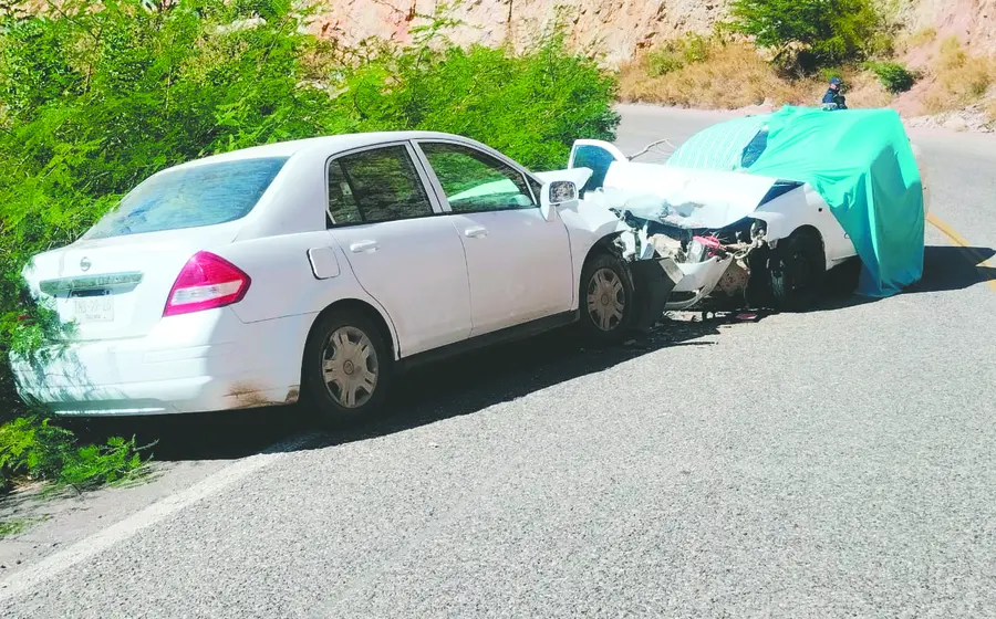 Dos personas fallecidas y una lesionada fue el saldo del choque.