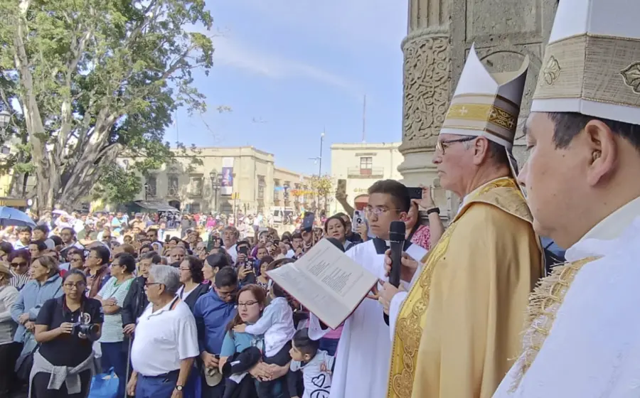 Monseñor Vázquez Villalobos en la apertura de la Catedral de Nuestra Señora de La Asunción como Santuario de Gracia y Misericordia del Año Jubilar.