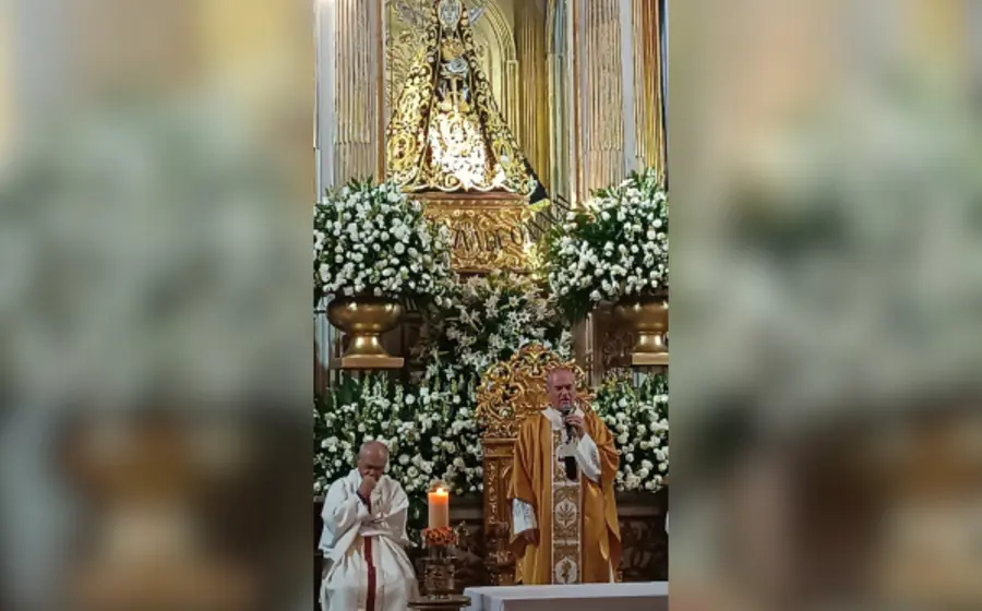 Durante la eucaristía, el arzobispo pidió también a la Virgen por la permanencia de la Compañía de Jesús en la Arquidiócesis.