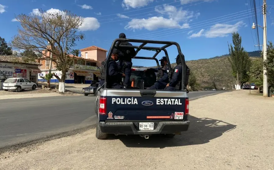 Con dinero y municiones aseguran a dos personas en Huajuapan