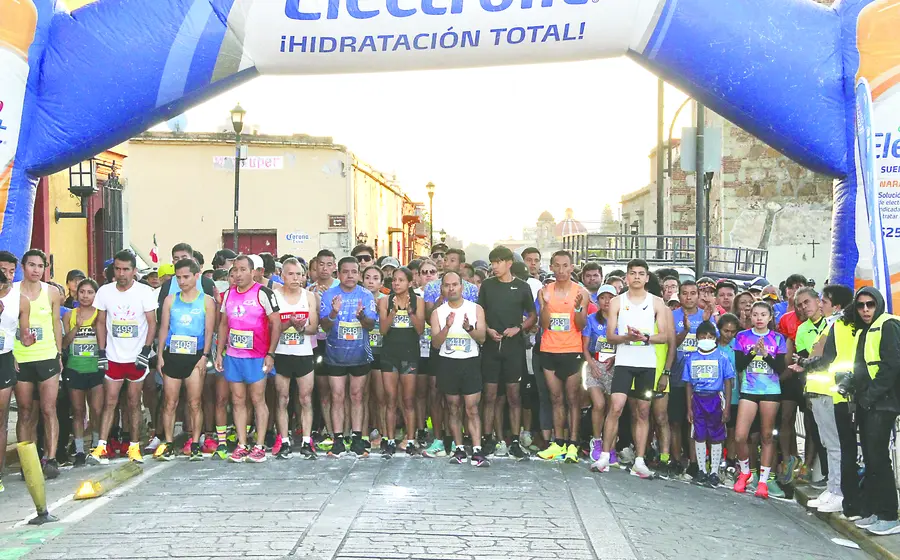 En una fría mañana, más de 400 atletas participaron en la Carrera por la Esperanza