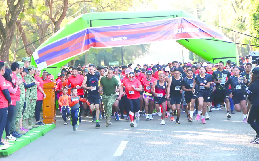 Salida de la carrera atlética denominada Eliminación de la Violencia Contra las Mujeres