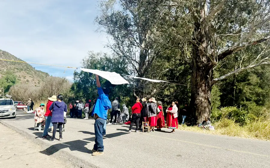 Los integrantes del MULTI pidieron cooperación para permitir el paso de vehículos en Juxtlahuaca.