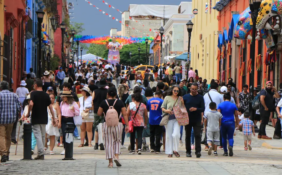Este miércoles fue el último día de clases para las y los estudiantes de nivel básico. Esta fecha marca el inicio vacacional decembrino y la llegada de turismo.