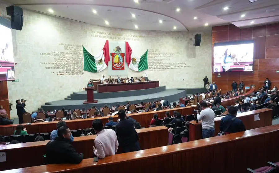  La 66 Legislatura, en sesión extraordinaria, aprobó el decreto por el que se eliminan las plazas exprés en el gobierno de Oaxaca. 