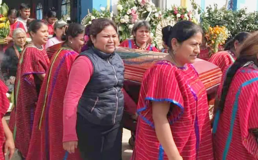 Familiares de las hermanas triquis piden que sus muertes no queden impunes.