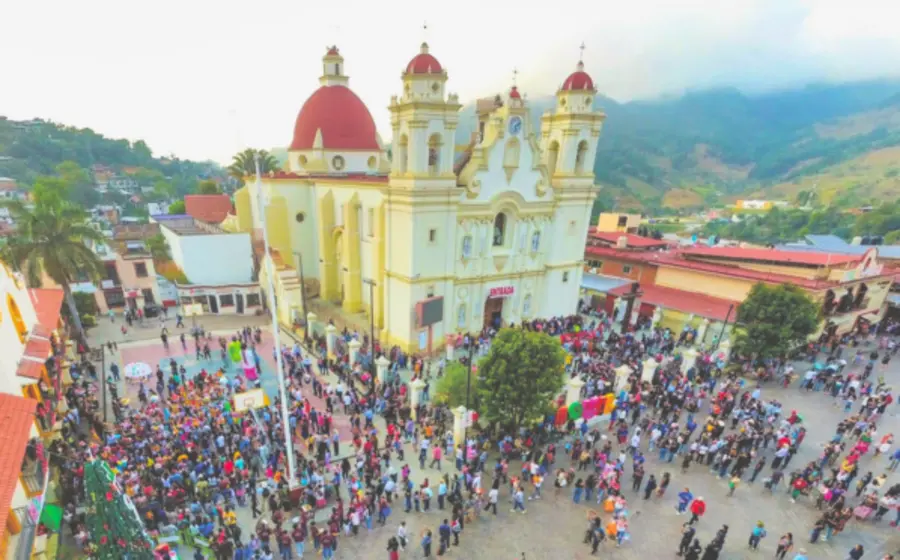 Cientos de peregrinos originarios de distintas localidades visitan el santuario.