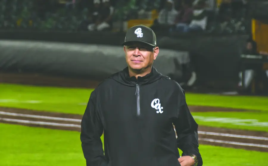 Después de guiar a los Guerreros a los playoffs, Luis Carlos Rivera seguirá al frente de la tribu bélica.