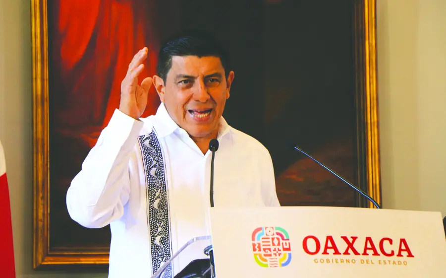 El gobernador señaló que, en ocasiones, el pago de la deuda pública puede limitar el apoyo a la sociedad.
