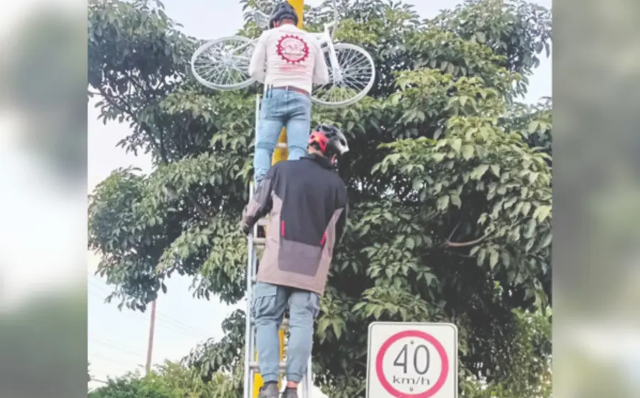 El sueño de Manuel fue cortado de golpe por la imprudencia de un conductor que lo embistió cuando circulaba en la ciclovía.