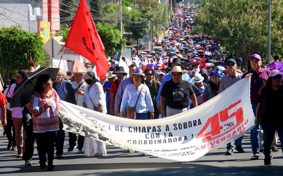 La movilización partió sobre la Carretera Internacional 190 Cristóbal Colón, hacia el Zócalo.