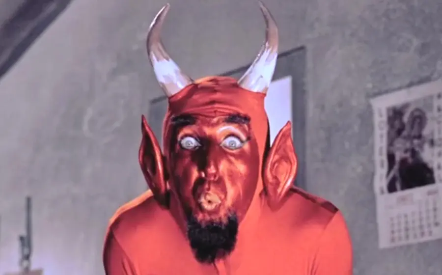La película Santa Claus nos dejó un diablo que forma parte de la cultura digital; se hizo meme.