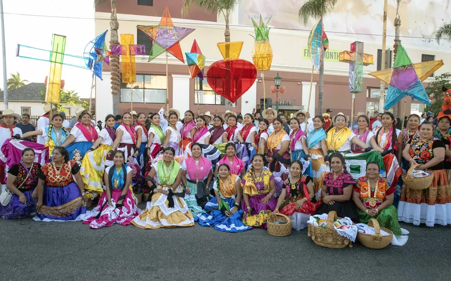 Los migrantes de comunidades indígenas oaxaqueñas comparten su música tradicional y sus bailes en Los Ángeles.