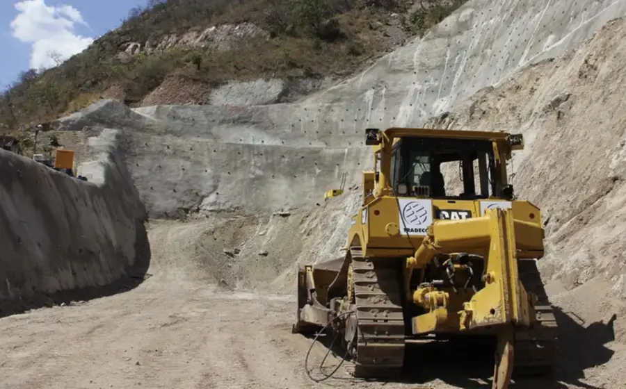 A mediados de 2014 la obra se suspendió definitivamente porque nunca se pudo contar con el estudio de impacto ambiental.