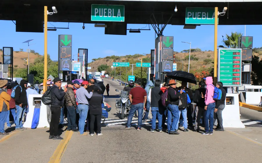 Los bloqueos comenzaron desde las 8:00 horas de este martes.