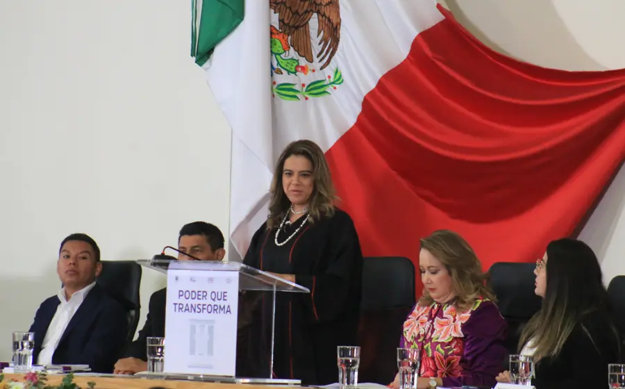 “Hoy más que nunca, es tiempo de las mujeres, es tiempo de sensibilizar, es tiempo de transformar la justicia”, puntualizó la Magistrada Berenice Ramírez.