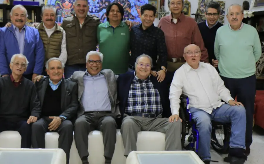 La foto del recuerdo. De izquierda a derecha, arriba, Mario Bustillos, Alberto Neftalí Arango, Romeo Hernández, Fernando Andriacci, Jose Luis Calvo, Alfredo Lagunas, Juaquín Ceballos y Juan Díaz Pimentel. Sentados: Julio Calvo, Roberto Gómez, Netzahualcóyotl Salvatierra, Ericel Gómez Nucamendi y David Colmenares Páramo.