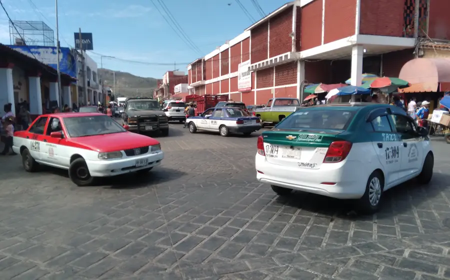 Los taxistas son los que más infringen las normas de tránsito, de acuerdo con la ciudadanía de Tehuantepec.