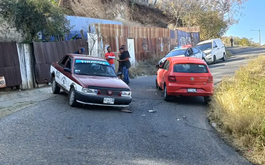 En la carretera antigua a Monte Albán, ocurrió el choque.