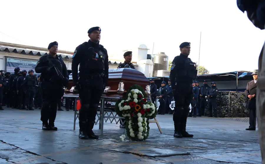 homenaje-a-policia