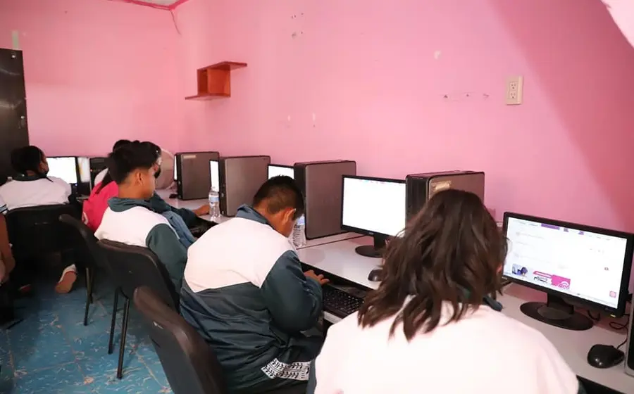 plaza_comunitaria_profesor_saul_martínez