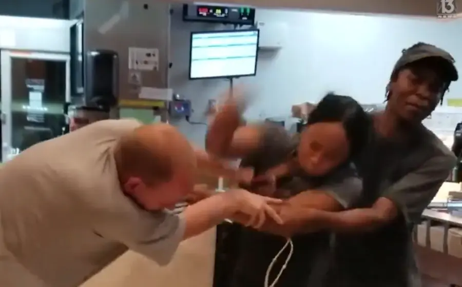 empleada_tunde_sujeto_agresivo_restaurante
