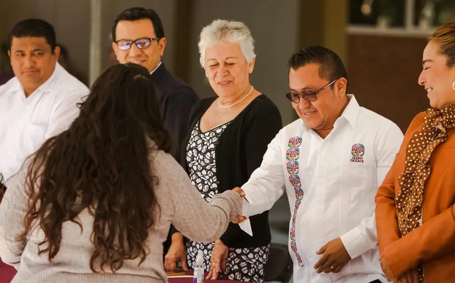 ieepo_inicia_entrega_incentivos_docentes