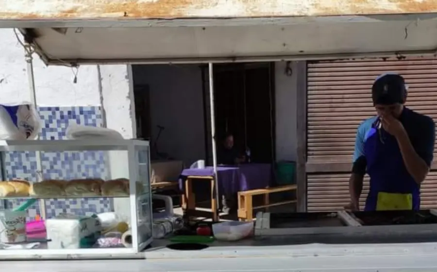 pide_ayuda_hijo_venta_lonches