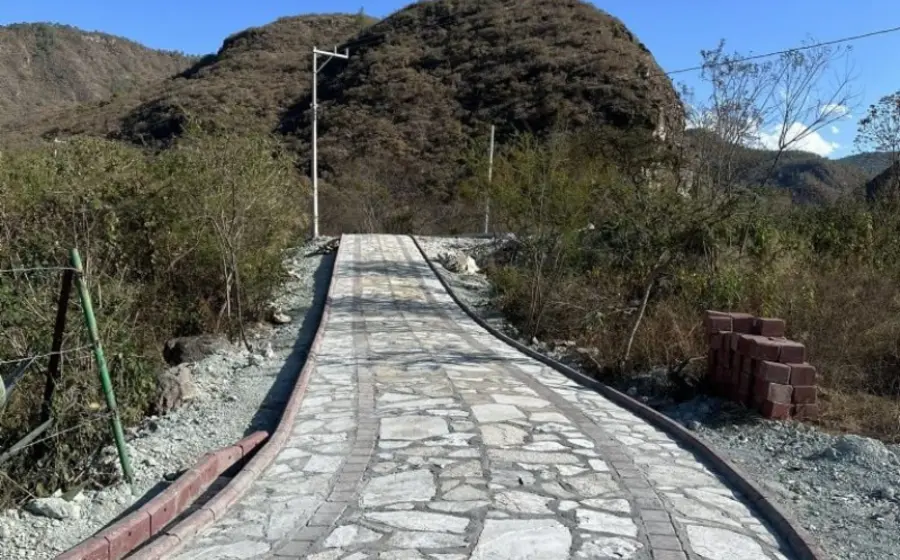 reconstruyen_camino_de_benito_juarez