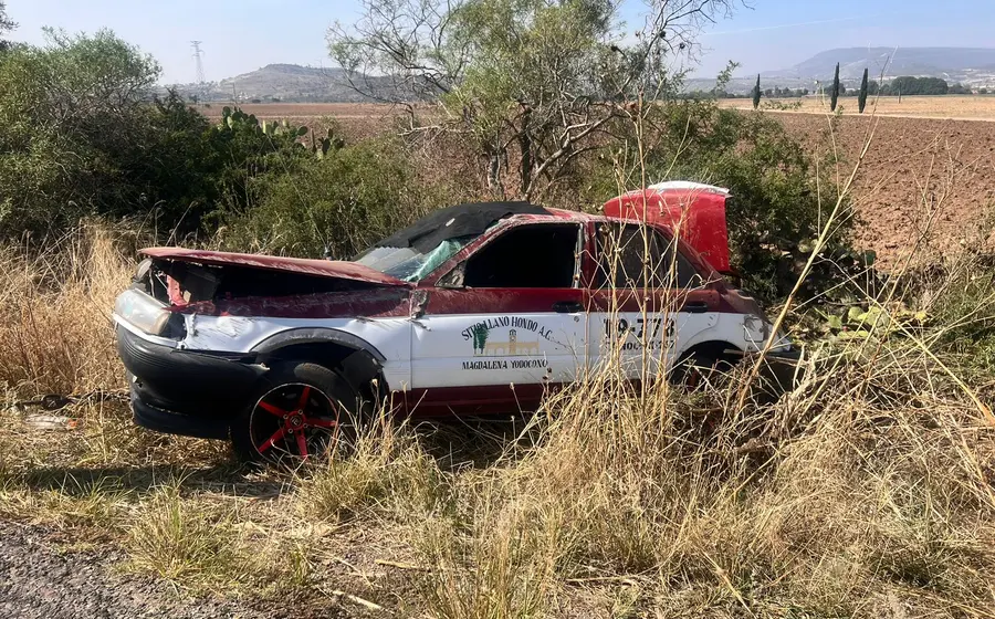 taxi_se_sale_carretera_sinaxtla