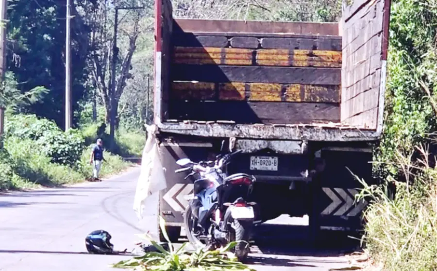 accidente-motocicleta-camion-portada
