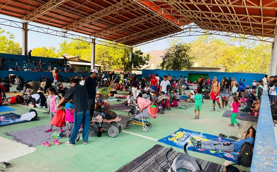habilitan_polideportivo_ayuda_caravana_migrante