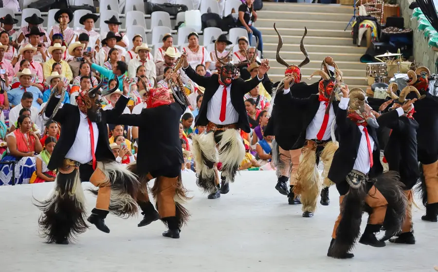 preven_139_mil_turistas_en_guelaguetza 