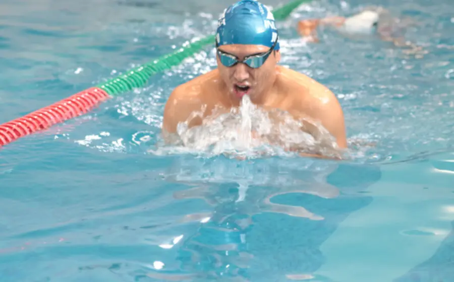 natación_agua_hombre