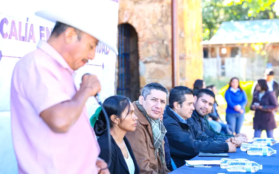 El fiscal Bernardo Rodríguez Alamilla acerca los servicios de la Fiscalía a las poblaciones de Oaxaca.