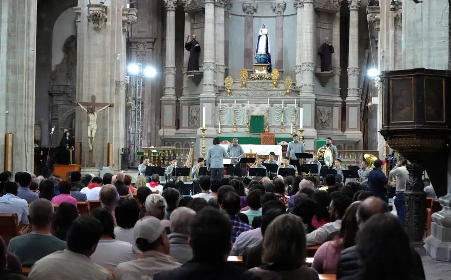 personas_ iglesia